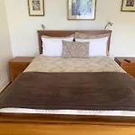 Belton Apartments-Hedge Cottage