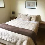 Belton Apartments-Hedge Cottage
