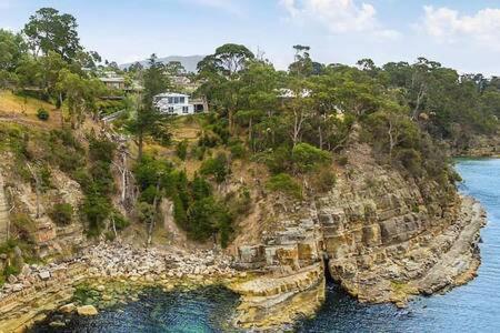 Hidden Bay Retreat-5 Bed- 15min To Holiday home *