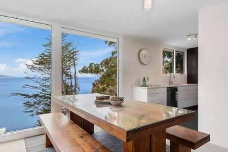 Hidden Bay Retreat-5 Bed- 15min To * Hobart