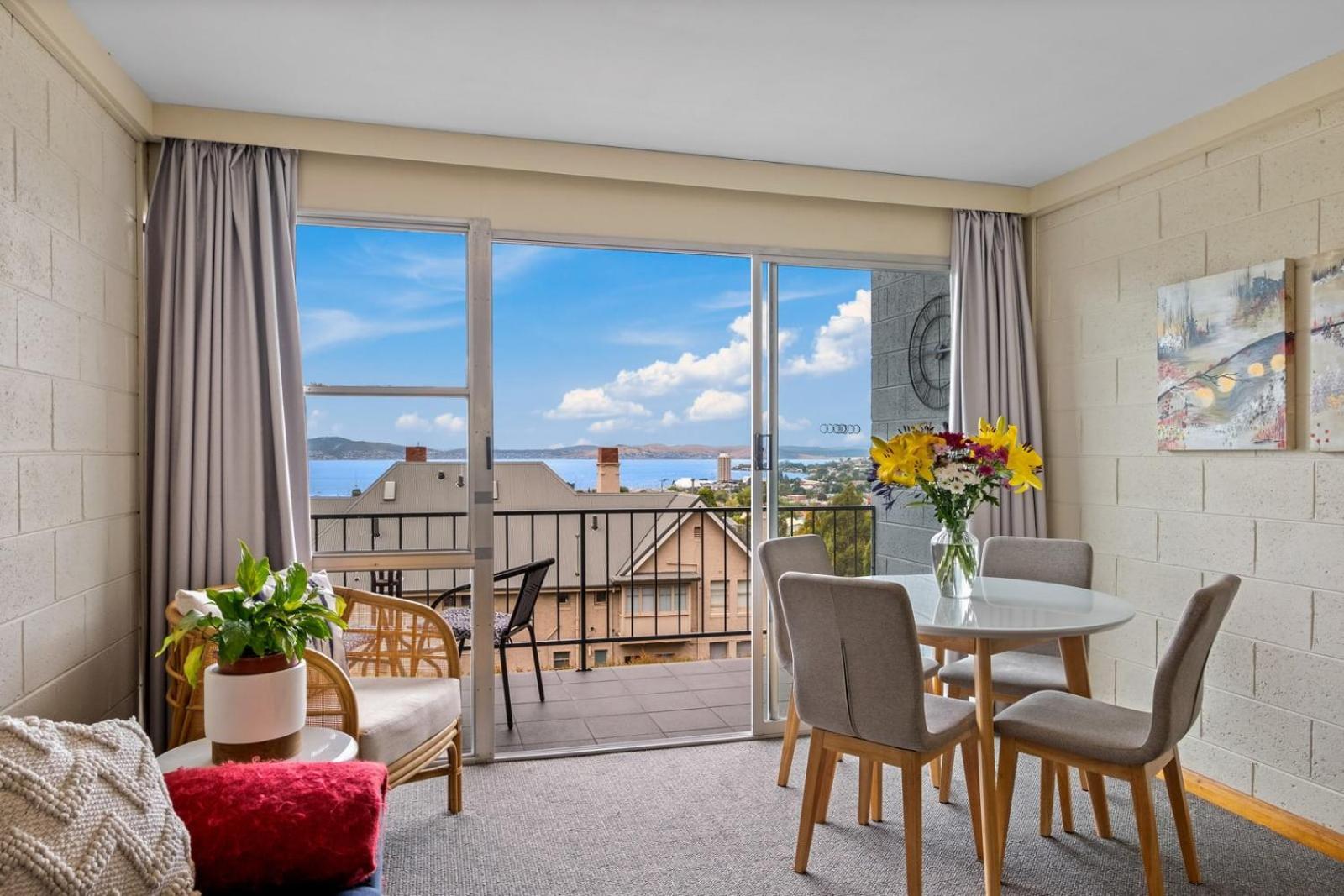 The Charming Soho - Modern Pad With Scenic Views * Hobart