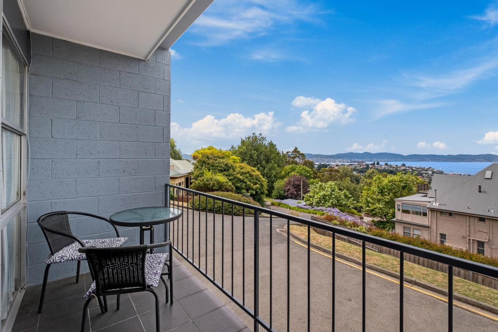 The Charming Soho - Modern Pad With Scenic Views Hobart