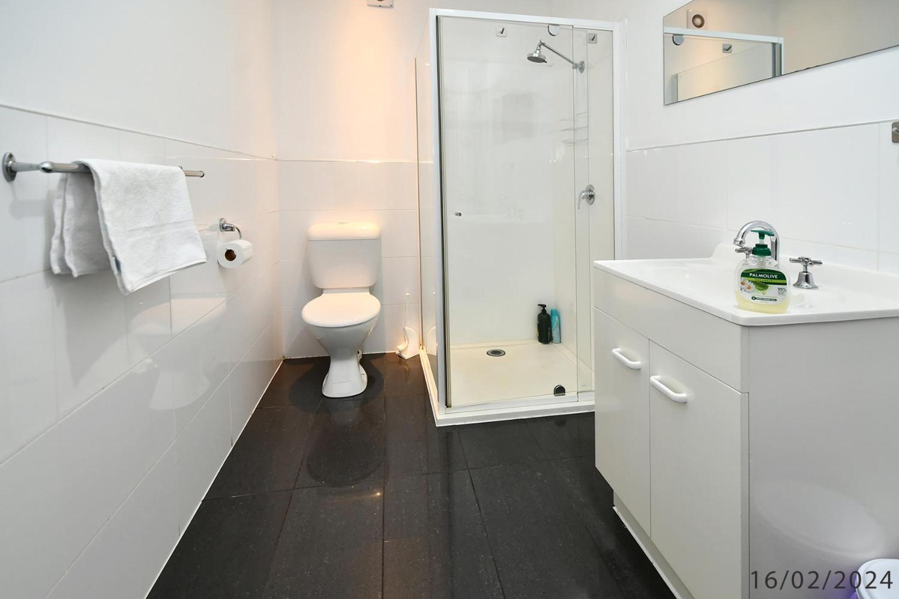 3 Bedroom 2 Bathroom Heathfield Avenue Salamanca 50m Apartment *