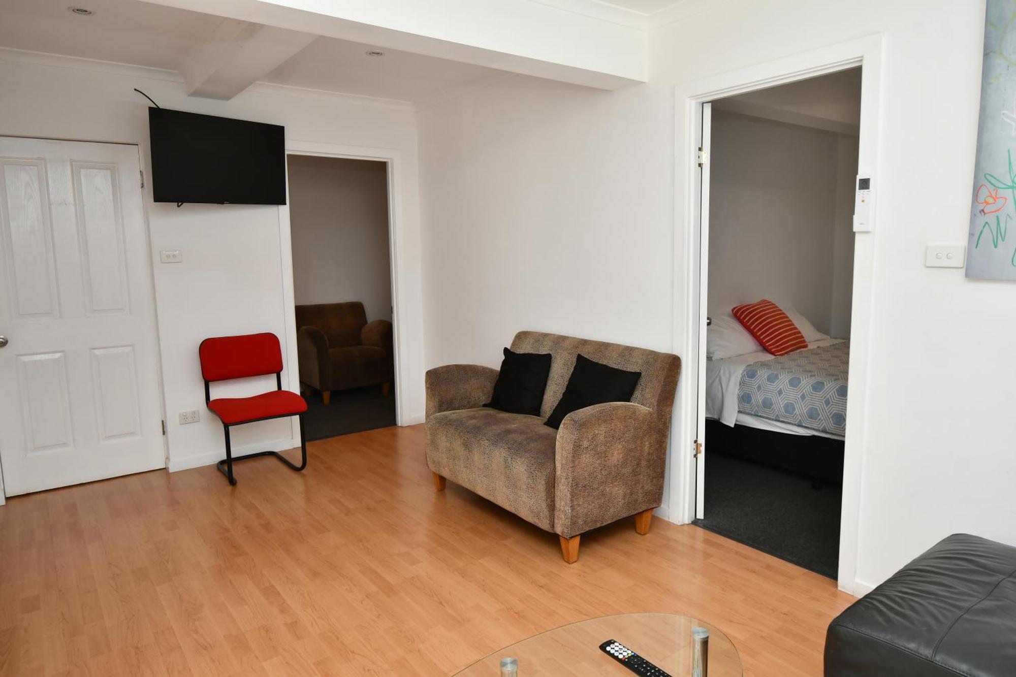 3 Bedroom 2 Bathroom Heathfield Avenue Salamanca 50m Apartment