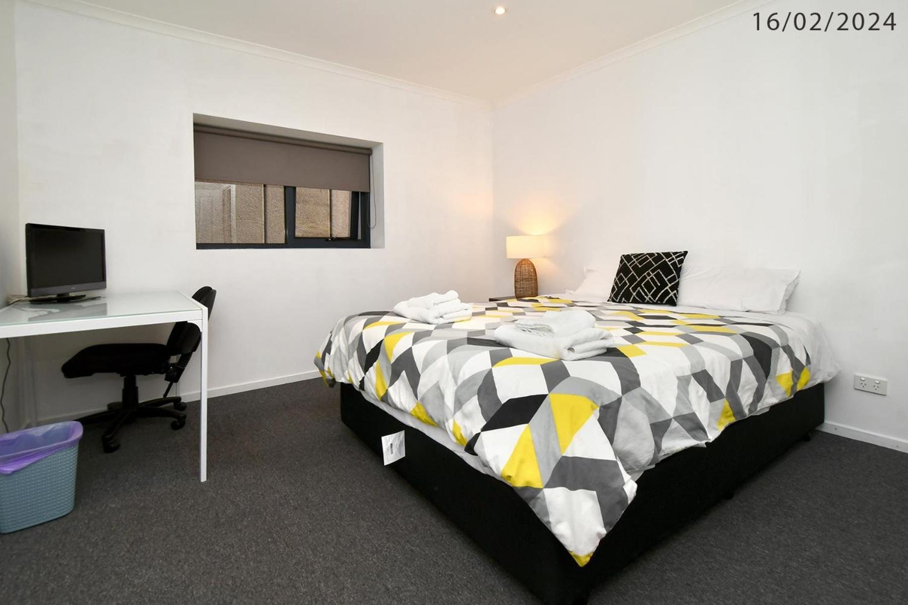3 Bedroom 2 Bathroom Heathfield Avenue Salamanca 50m Apartment