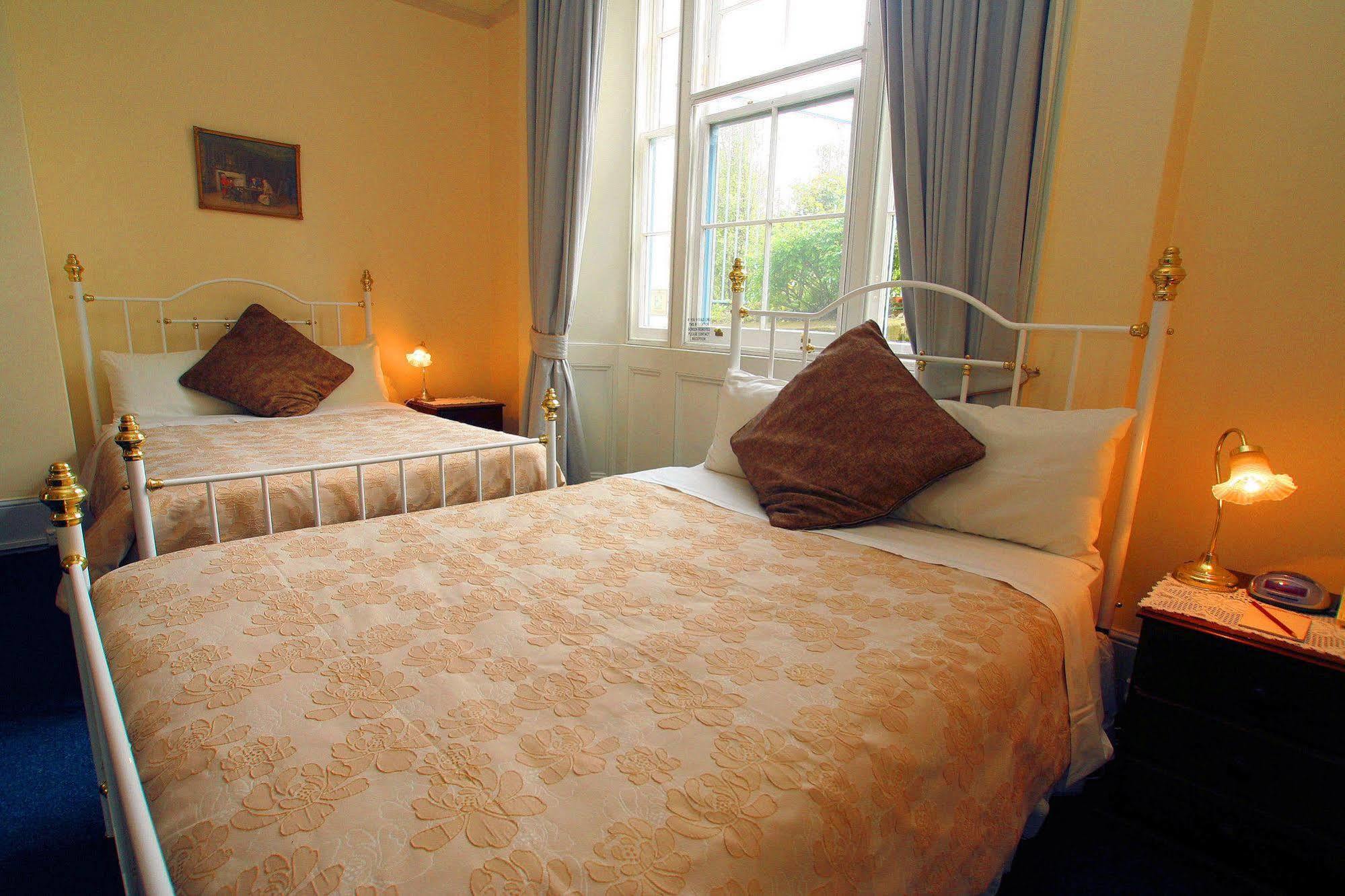 The On Elizabeth 4*