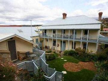 The On Elizabeth Bed & Breakfast