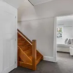 Best On Burnett Best Location Parking Sleeps 8