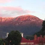 Tranquil Garden Cottage - South Hobart