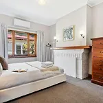 Cascade Cottage Adjoining World Heritage Site