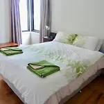 Omaroo House - Panoramic Water Views