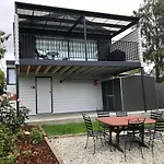 Omaroo House - Panoramic Water Views