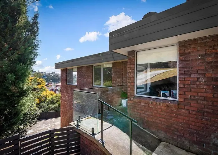 Large House Close To The City Tranquil Setting