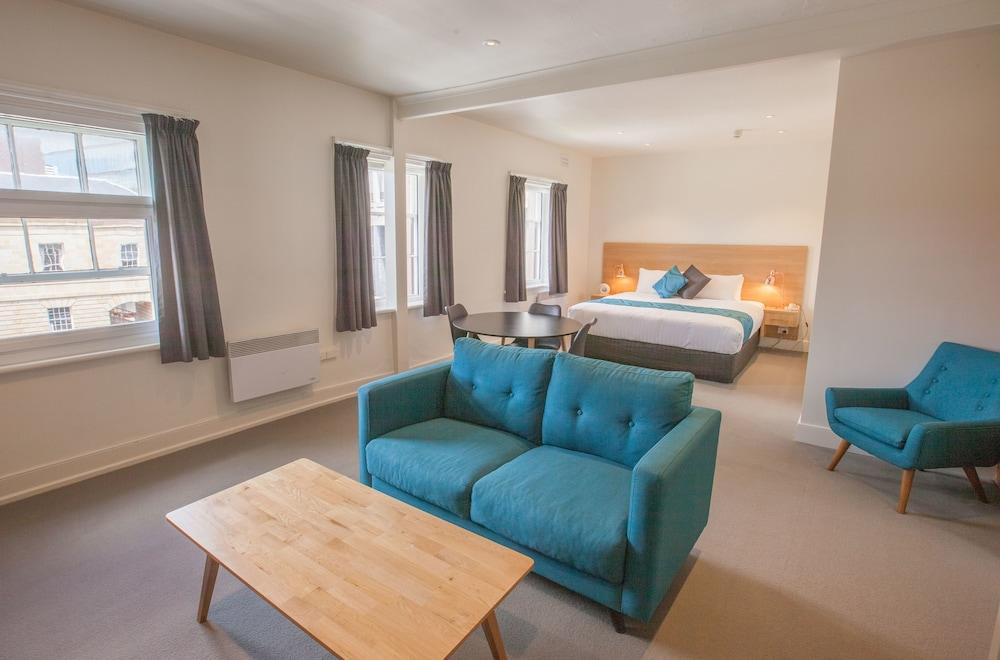 Customs House Hotel