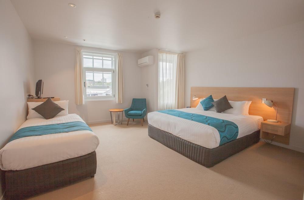 Customs House Hotel