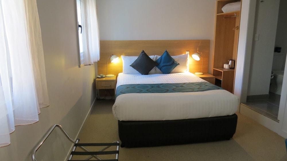 Customs House Hotel