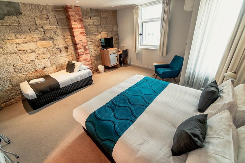 Hotel Customs House 3*