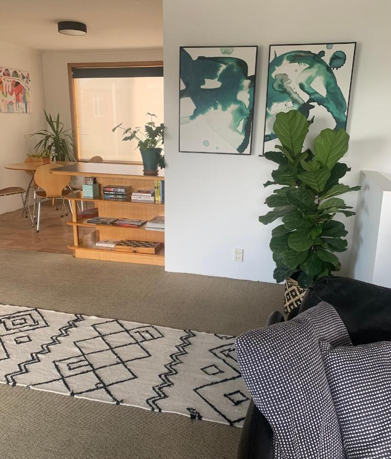 2 By The Beach, Sunny Stylish Beach Side Unit *