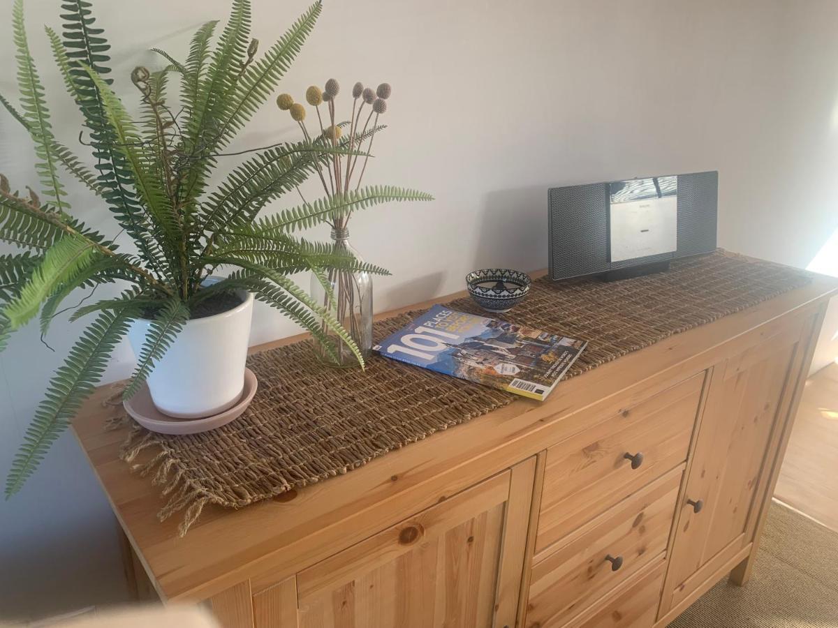 Apartment 2 By The Beach, Sunny Stylish Beach Side Unit