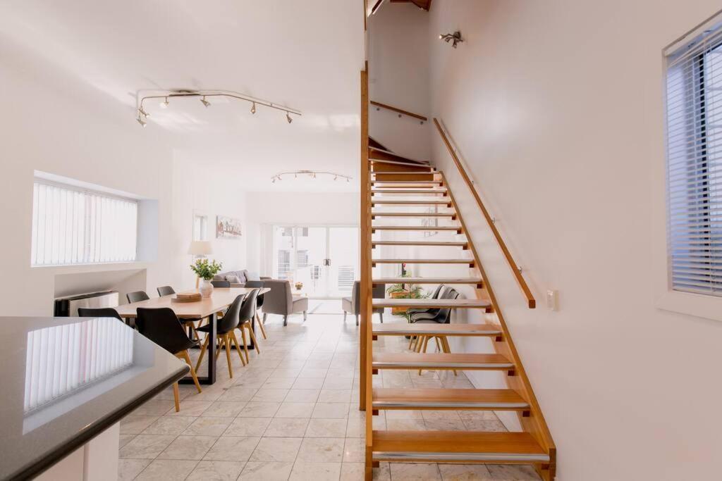 Holiday home Spacious Townhouse Comfort In Hobart's Heart Hobart