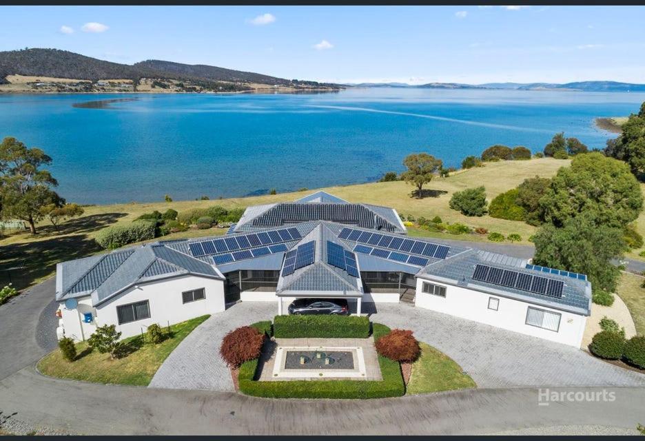Amazing Sea Views Luxury House Homestay