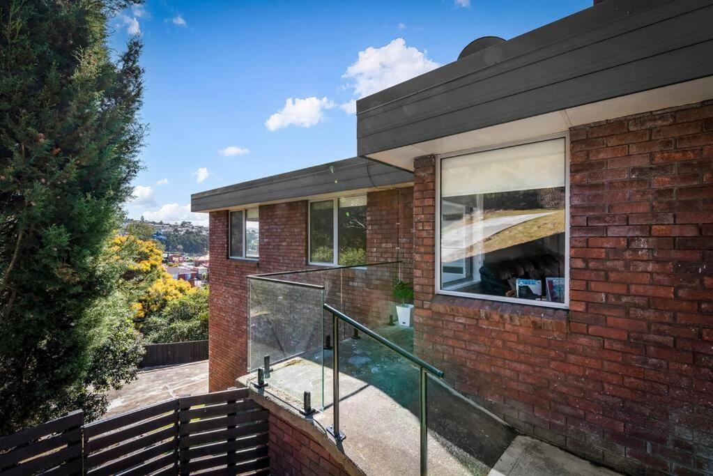 Large House Close To The City Tranquil Setting Hobart