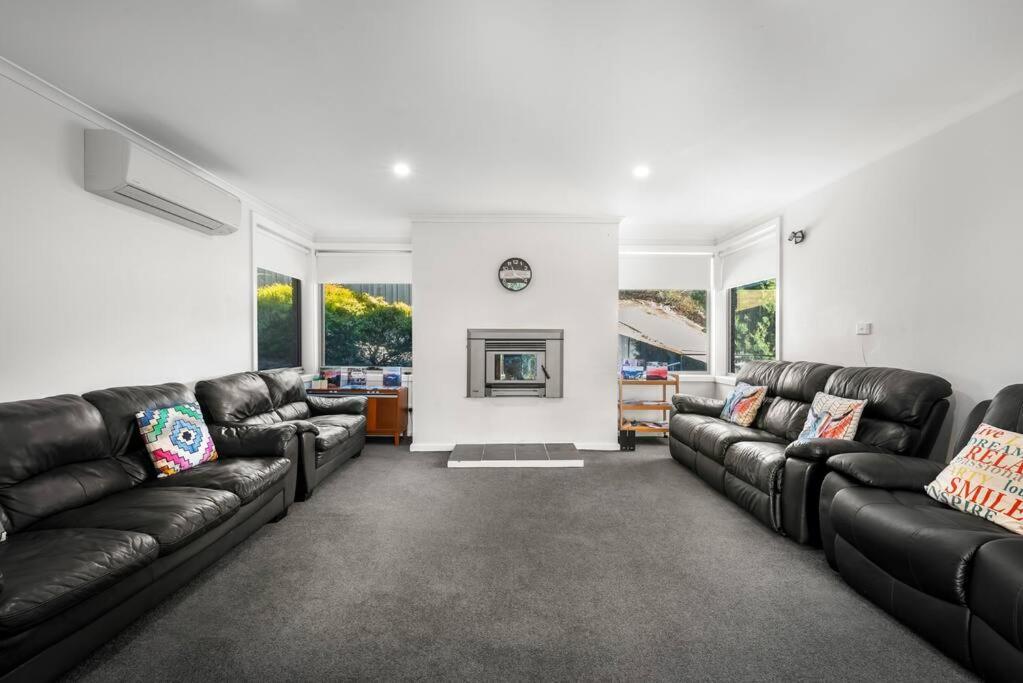 Large House Close To The City Tranquil Setting Hobart