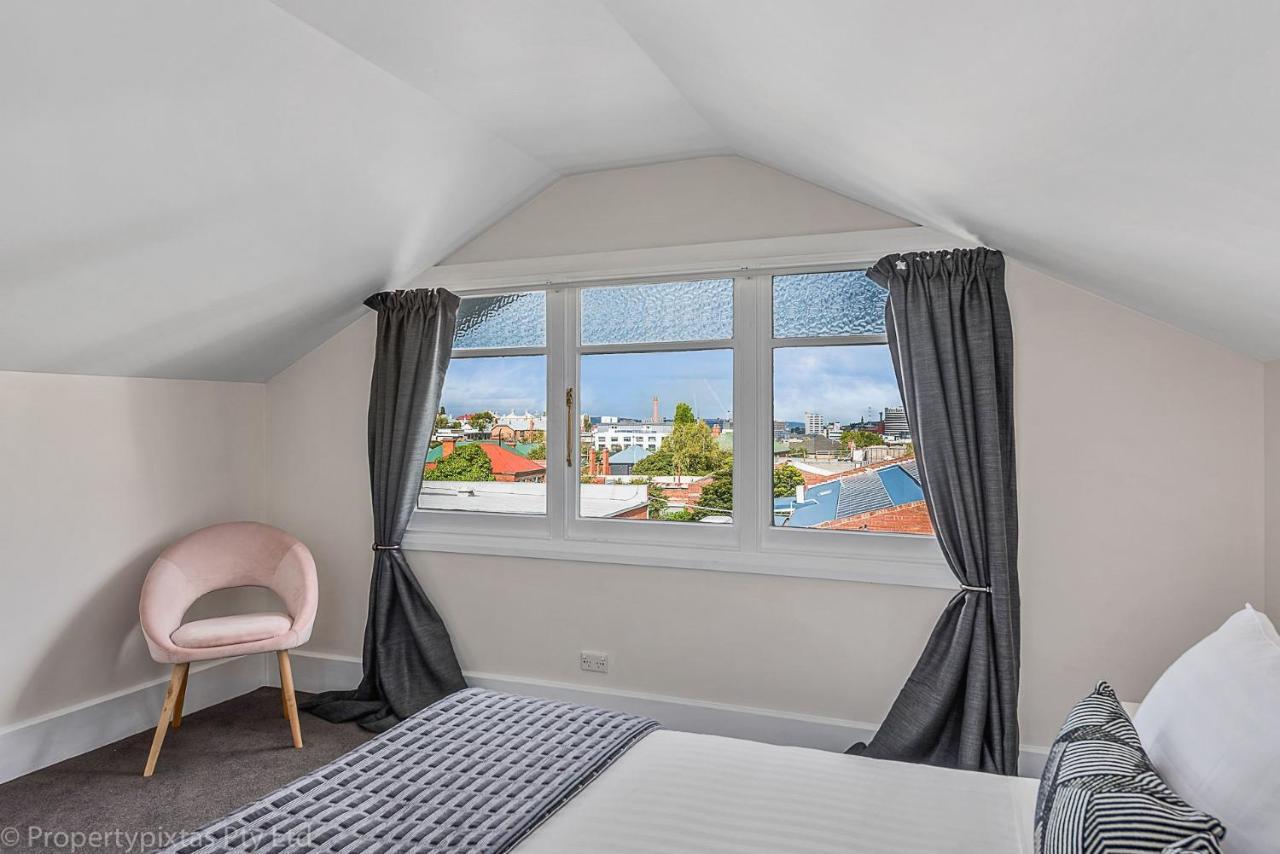 On Burnett Location Parking Sleeps 8 * Hobart