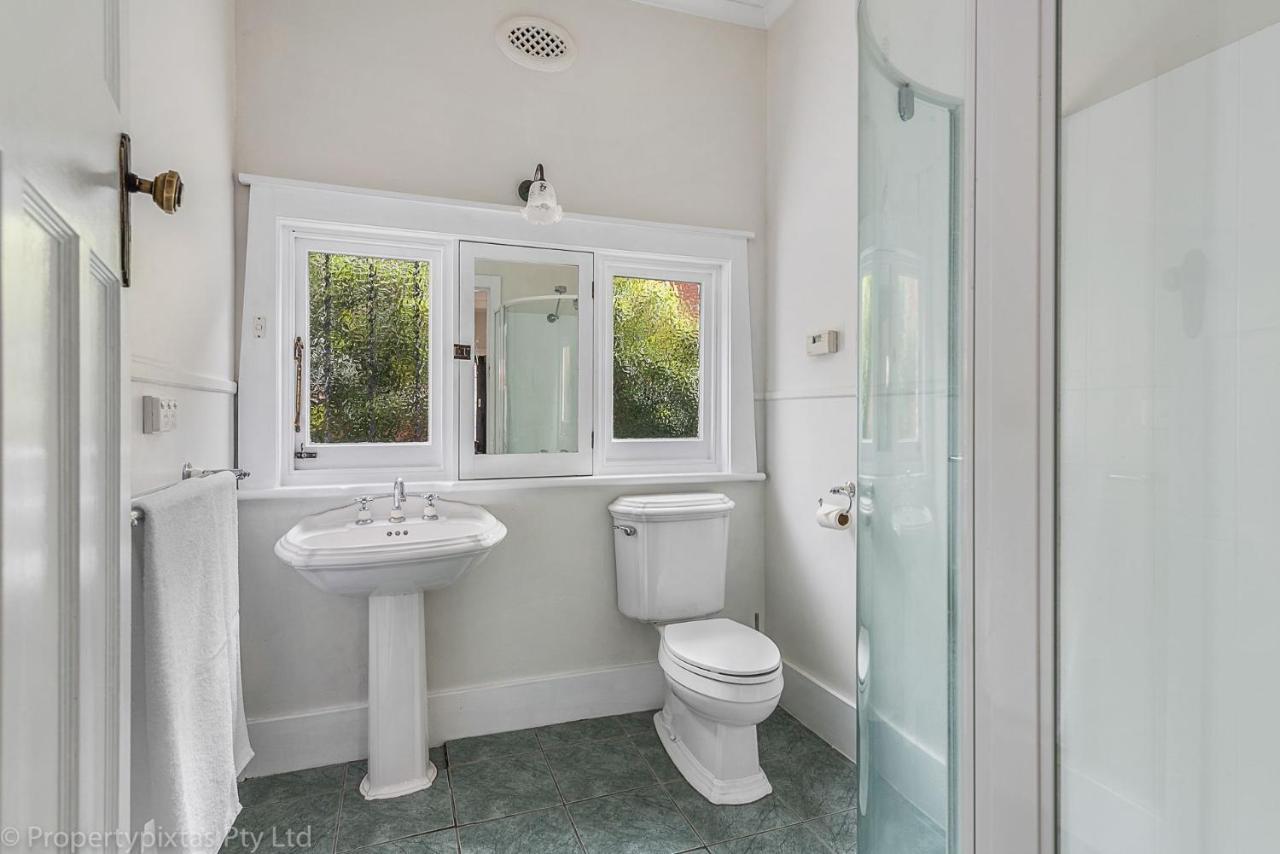 On Burnett Location Parking Sleeps 8 * Hobart