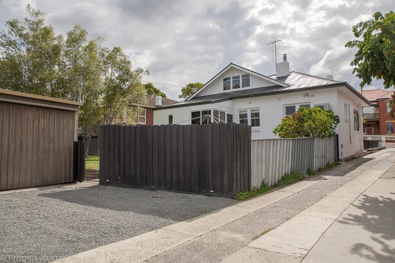 On Burnett Location Parking Sleeps 8 Holiday home *