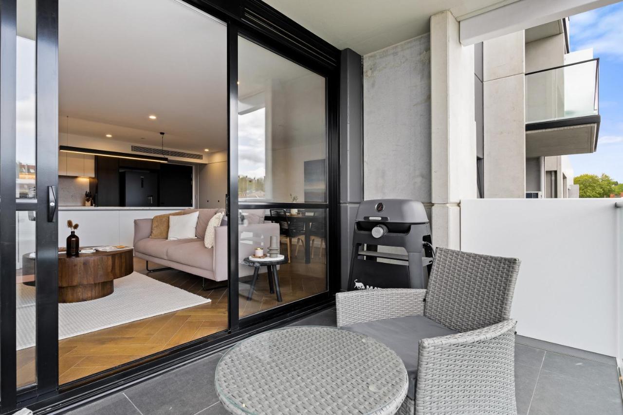 Apartment Sleek Pad With A Garden Rooftop *