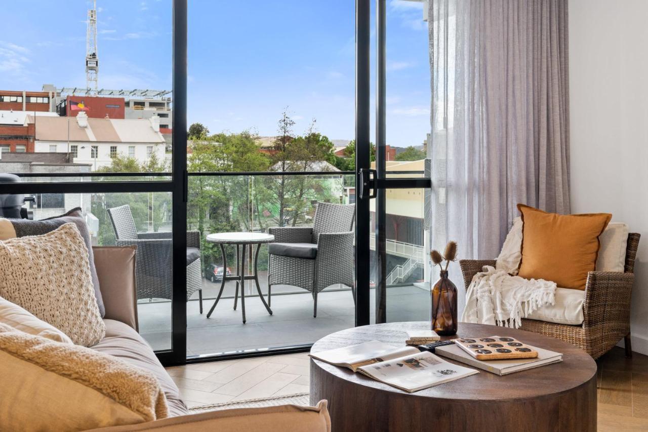 Apartment Sleek Pad With A Garden Rooftop
