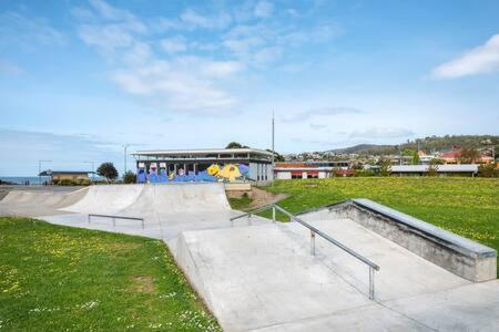 Modern Townhouse In The Bay 500m To Holiday home