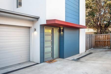 Holiday home Modern Townhouse In The Bay 500m To