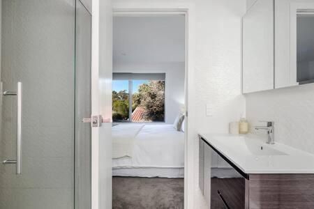 Modern Townhouse In The Bay 500m To Holiday home Hobart