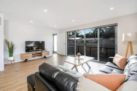 Modern Townhouse In The Bay 500m To