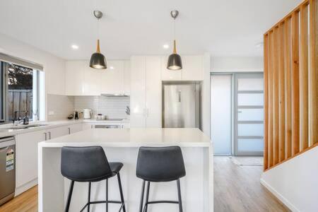 Modern Townhouse In The Bay 500m To Holiday home Hobart