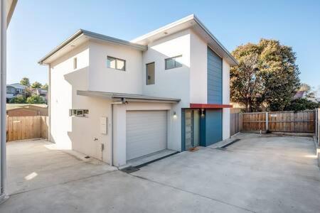 Modern Townhouse In The Bay 500m To Hobart