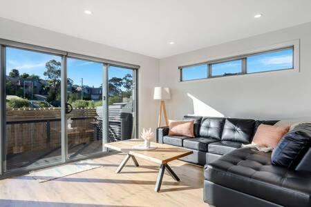 Modern Townhouse In The Bay 500m To *