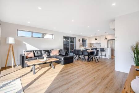 Holiday home Modern Townhouse In The Bay 500m To