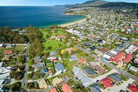 Modern Townhouse In The Bay 500m To Holiday home *