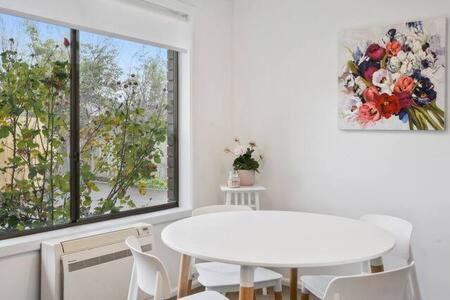 Holiday home Sandy Bay Cozy Close To Cbd