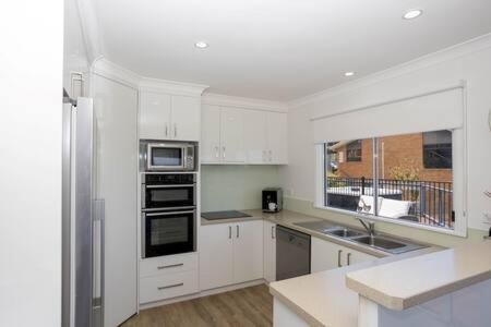 River View House Sleeps 8 10min To Cbd Hobart