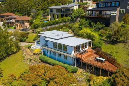House On The Hill With A View-sleeps 12 Holiday home Hobart