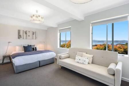 Holiday home House On The Hill With A View-sleeps 12 *