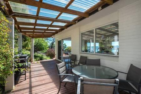 House On The Hill With A View-sleeps 12 Hobart