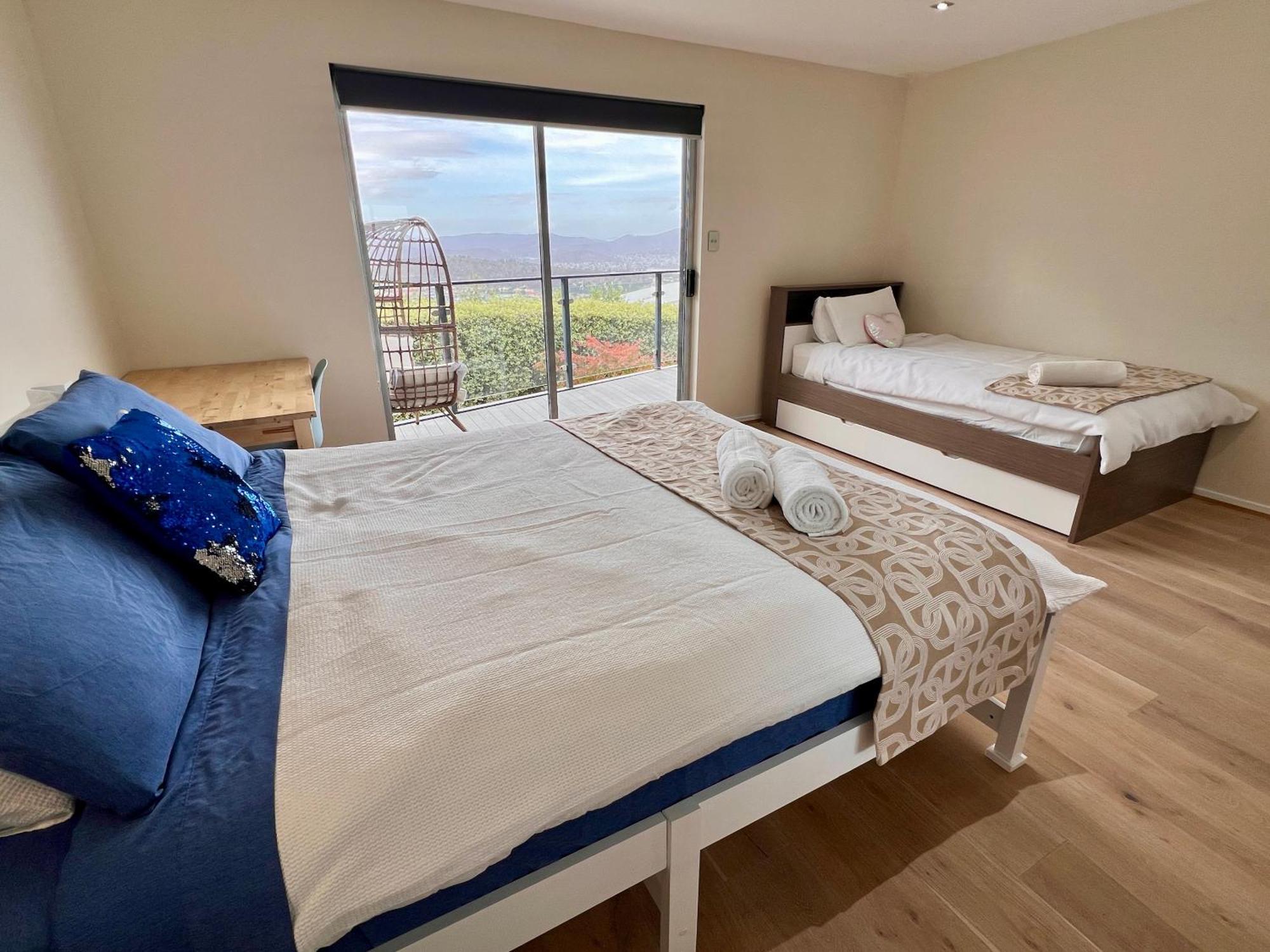 Bed & Breakfast Hobart View