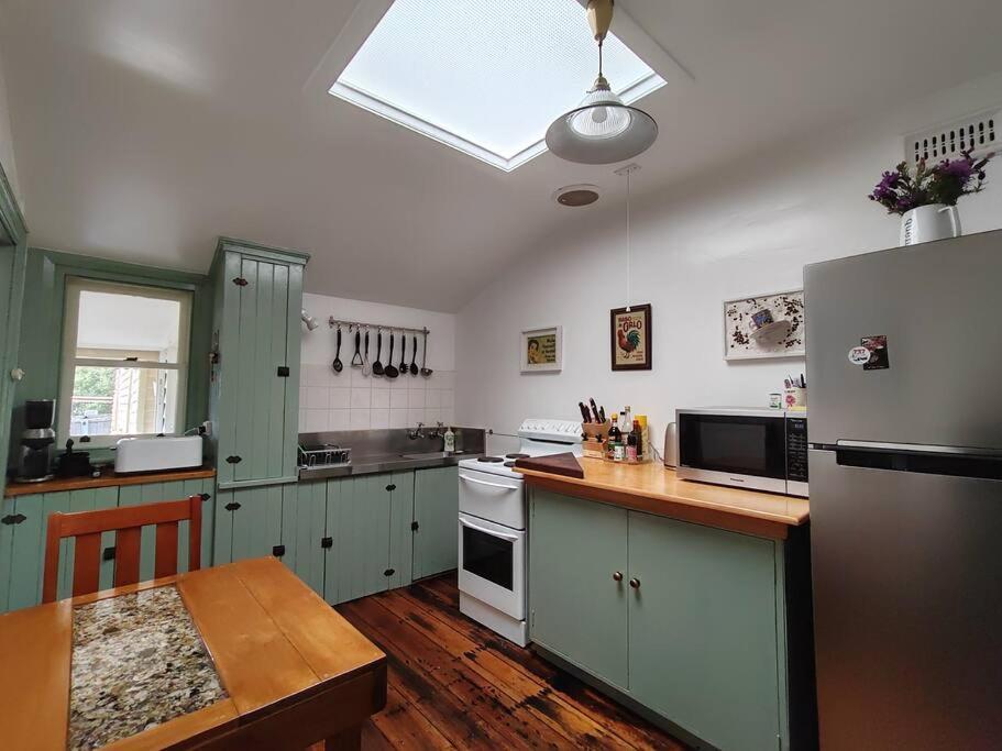 Melville Heritage Cottage, Cbd Holiday home *