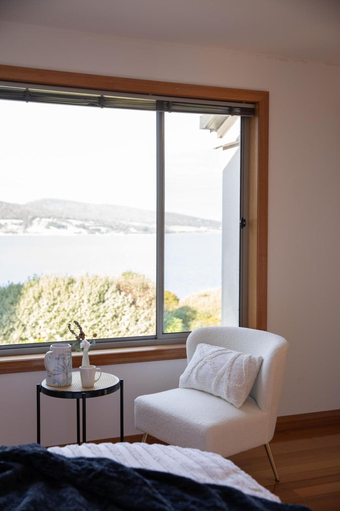 Amazing Sea Views Luxury House Homestay Hobart