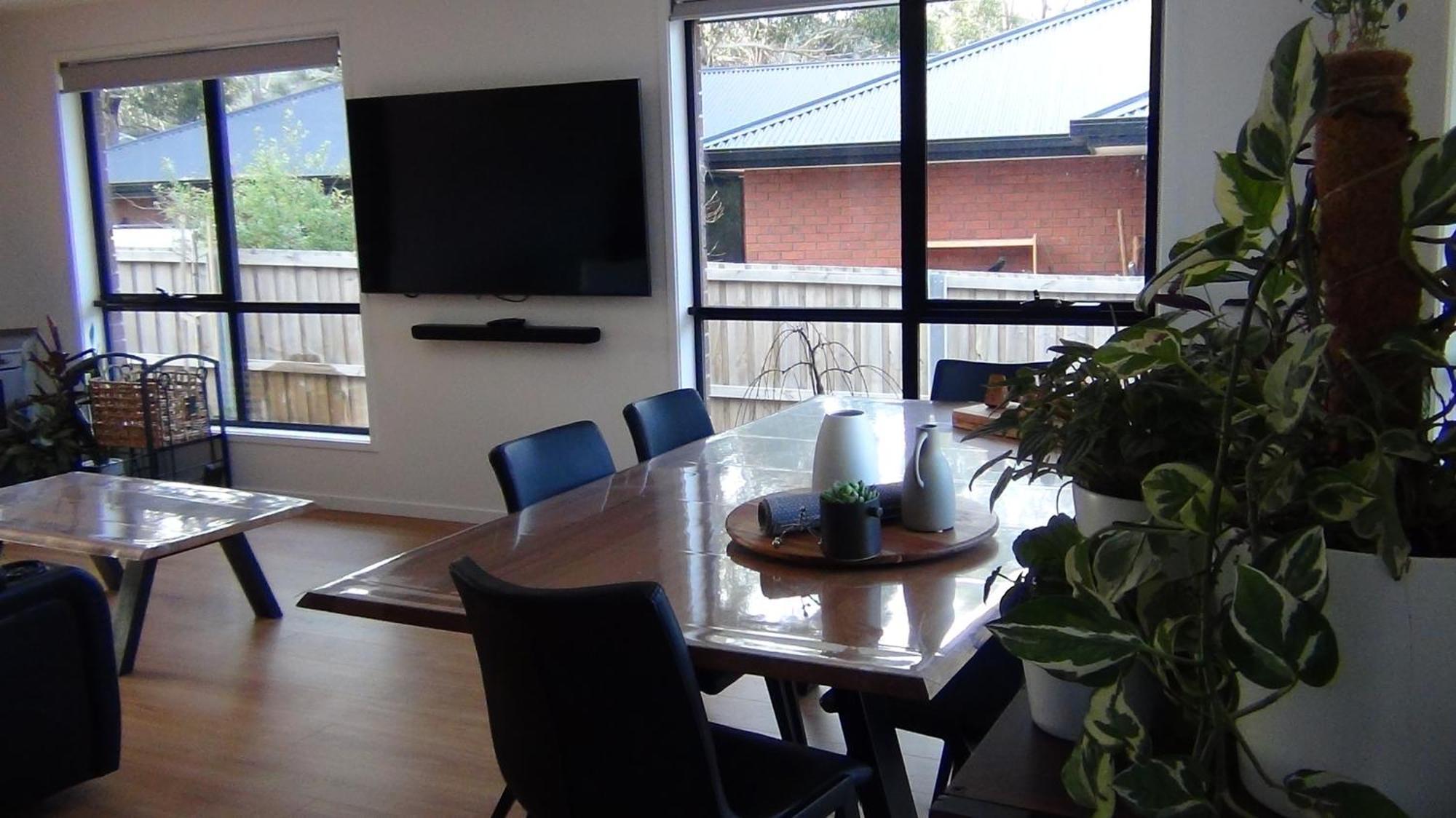 Tranquil Retreat 10 Min To Hobart-wifi Smart Tv Holiday home *